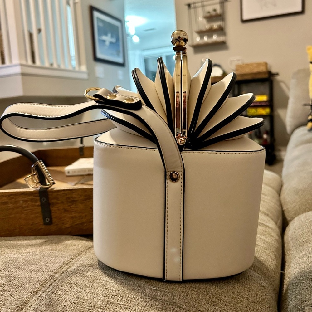 unique fun white shell purse